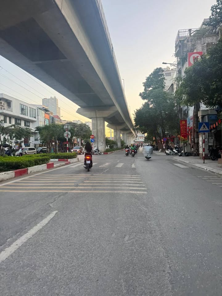 Bán nhà mặt phố Giảng Võ, Ba Đình 98m² giá 43 tỷ - Kinh doanh sầm uất!