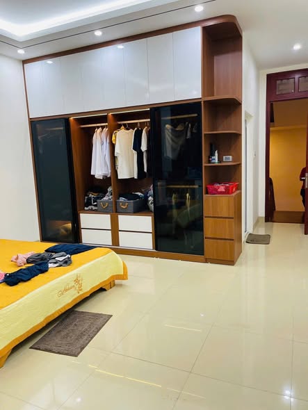 Nhà 5 tầng tại phố Lê Hoàn, TP Thanh Hóa 90m² giá 9 tỷ - Kinh doanh tuyệt vời!