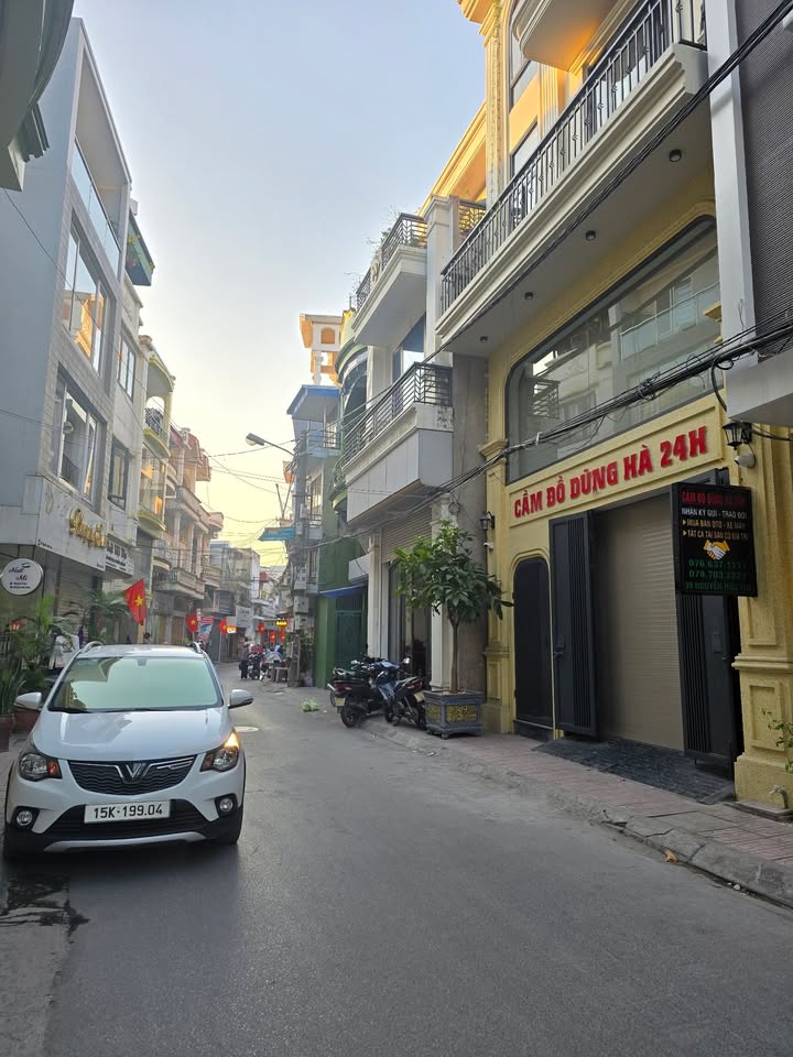 Nhà mặt đường Nguyễn Hữu Tuệ 68m² giá 7.2 tỷ - Bìa đỏ chính chủ, vị trí đắc địa!