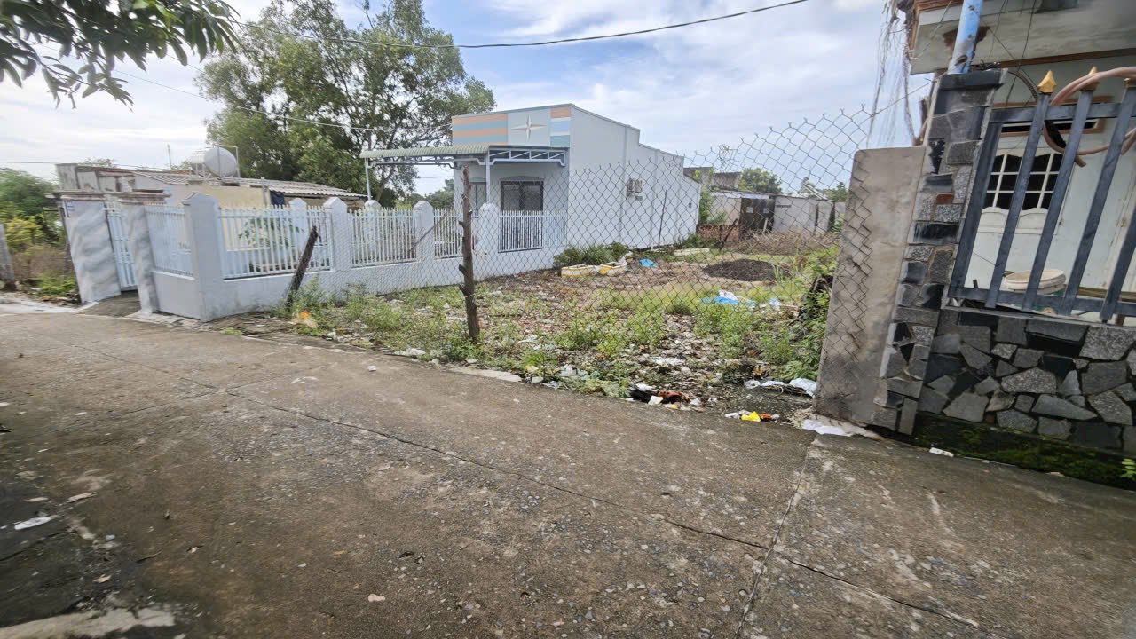 Đất nền Tân An La Gi 210m² giá 1.2 tỷ - Sở hữu ngay vị trí vàng!