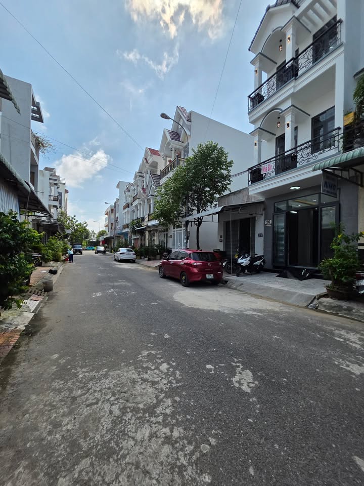 Nhà 1 Trệt 2 Lầu Đường Số 6 KDC ĐH Y Dược Cần Thơ 64m² giá 6.3 tỷ - Sổ hồng hoàn công!