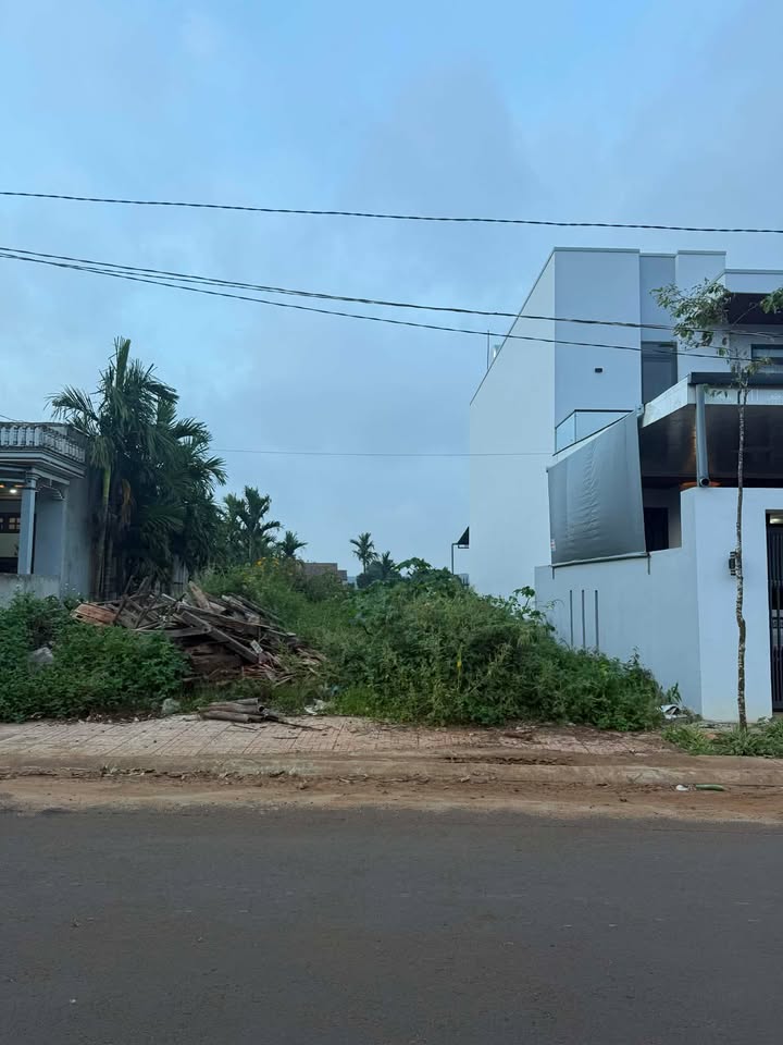 Đất nền Lê Thánh Tông, Krông Năng 360m² - Sổ đỏ chính chủ, giá chỉ 2.16 tỷ!