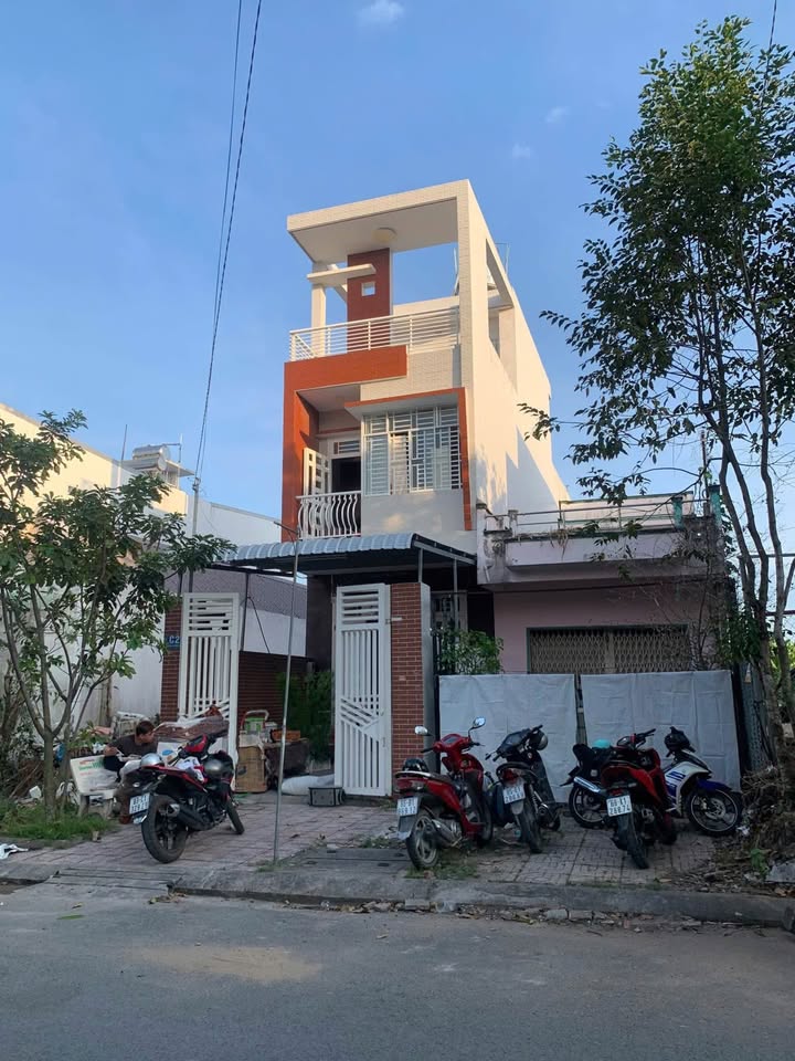 Nhà trệt 2 lầu cho thuê tại KDC Hàng Bàng, P. Tân An - 10 triệu/tháng