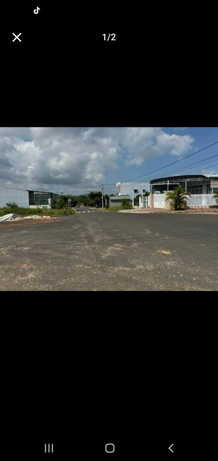 Đất 2 mặt đường khu tái định cư Chư Hreng 360m² giá 900 triệu - Cơ hội đầu tư hấp dẫn!