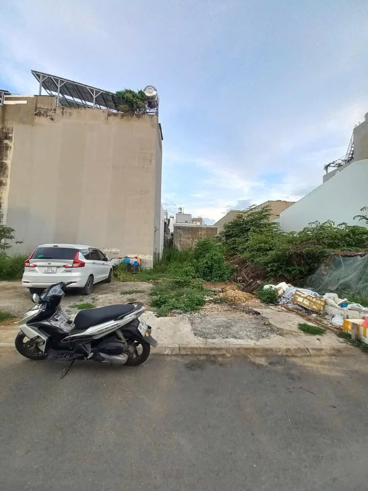 Đất nền Phú Hữu Thủ Đức 114m² giá 5 tỷ - Sổ đỏ chính chủ, xây dựng tự do!