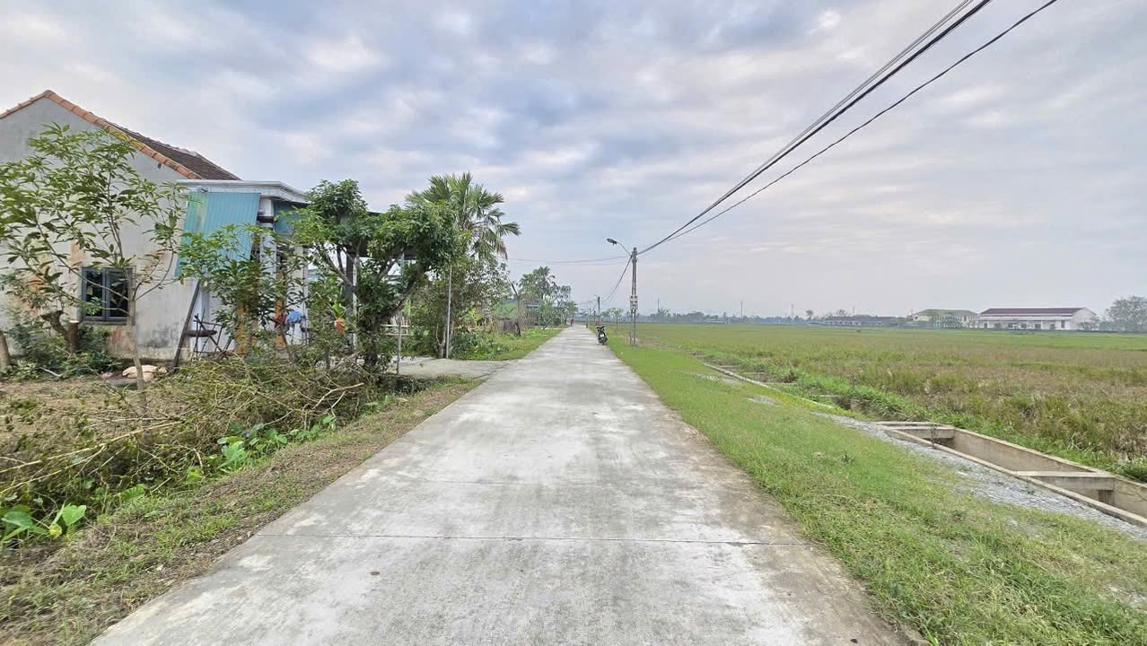 Đất thổ cư Thôn Tân Hoà, Thạch Hà 210m² giá chỉ 2.3 tỷ - Đường rộng thuận tiện!