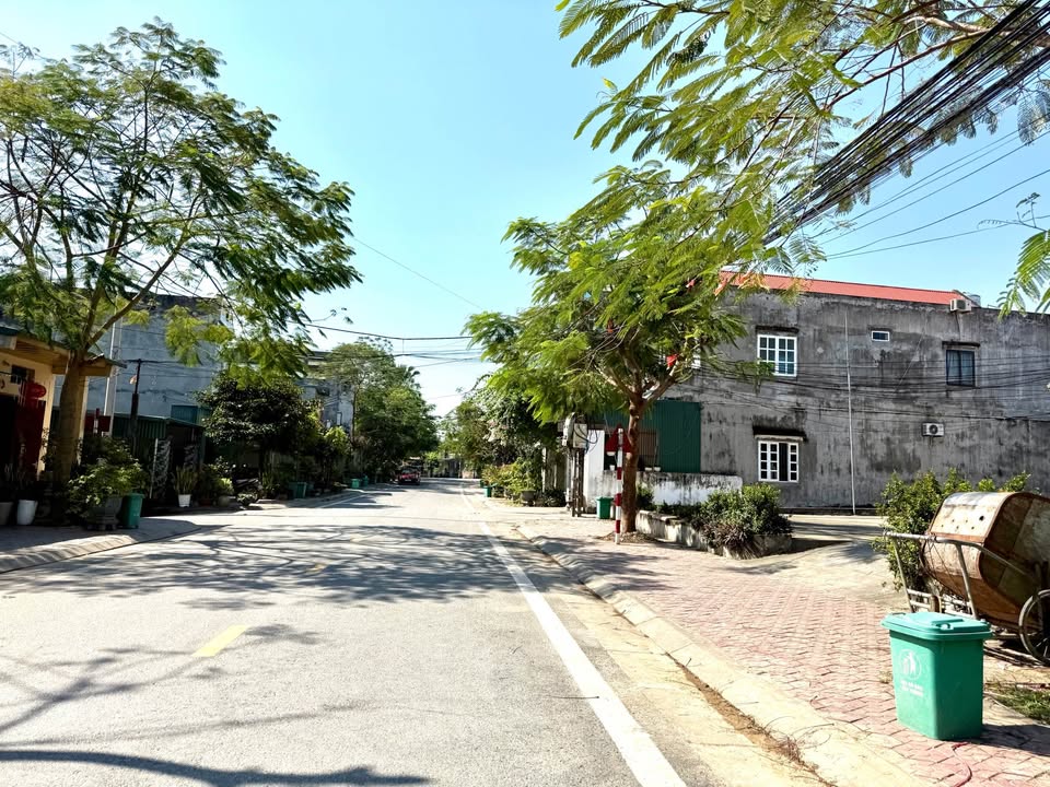 Đất thổ cư tổ 5 Ỷ La 101m² giá thỏa thuận - Vị trí đẹp, ô tô tránh nhau!