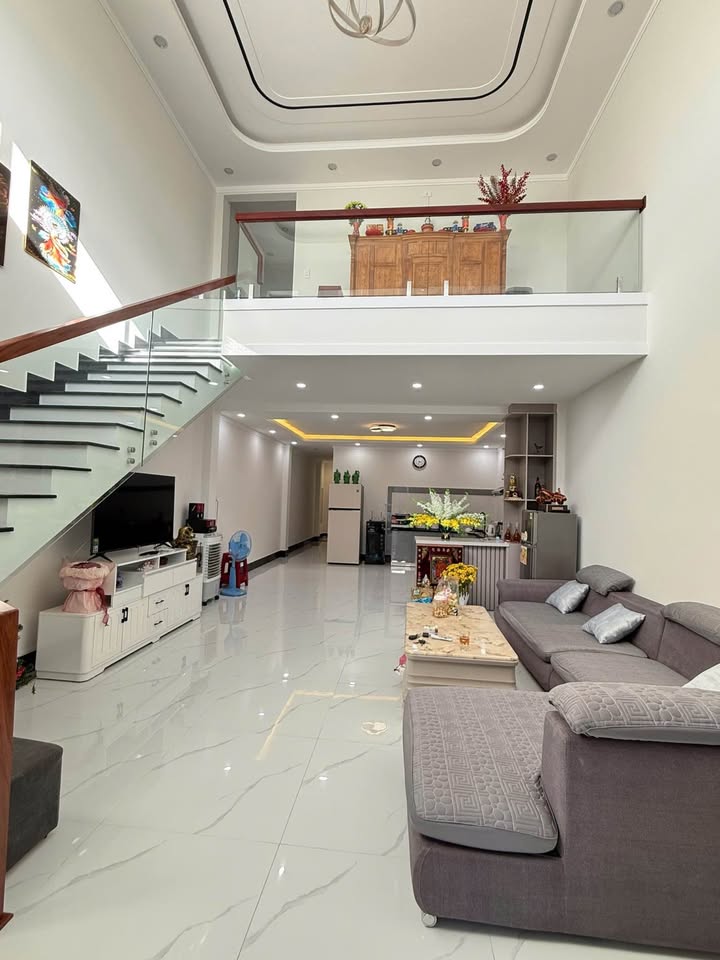 Nhà Mặt Tiền Tuệ Tĩnh, Pleiku 130m² giá 4.2 tỷ - Vị trí đắc địa ngay trung tâm!