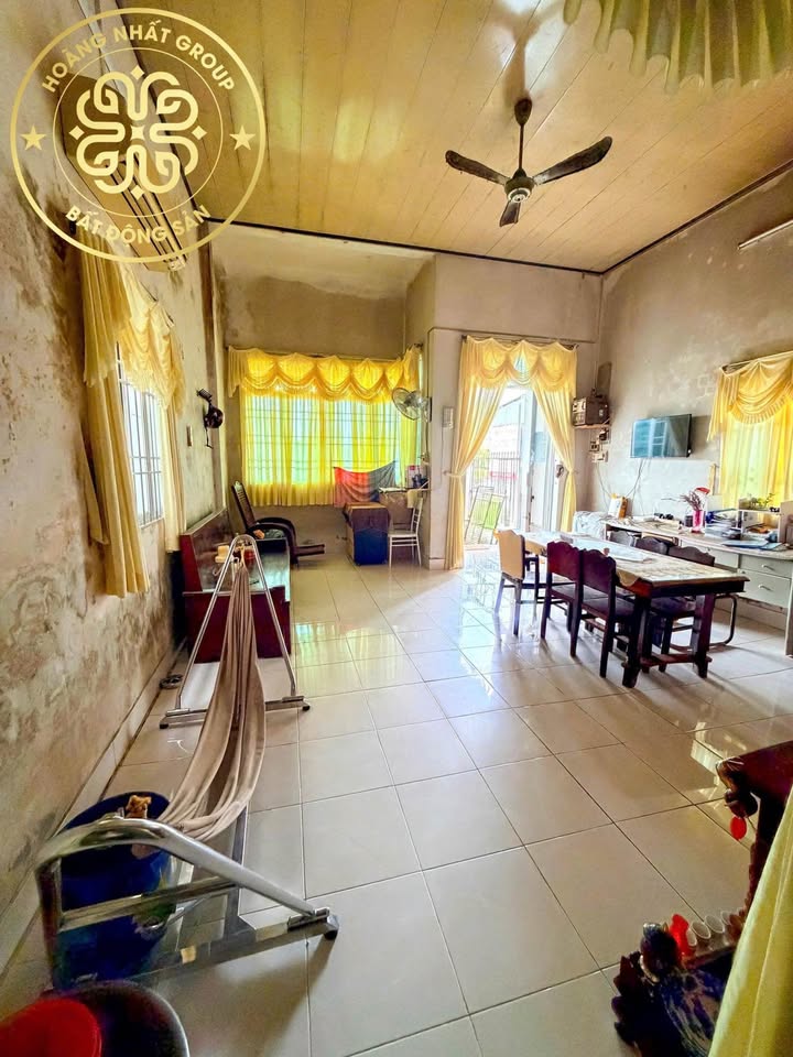 Nhà Cấp 4 Mặt Tiền Kênh Lễ Quyền - Lý Văn Lâm 170m² giá 1 tỷ - Sẵn sàng vào ở!