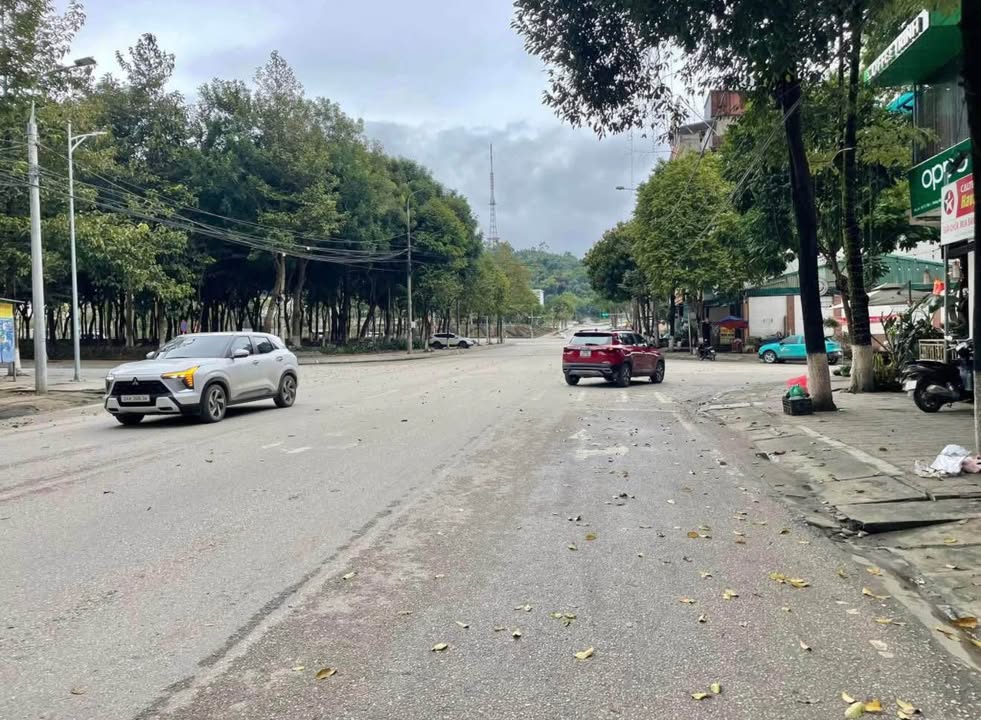 Nhà mặt tiền đường Mỏ Sinh B6, Lào Cai 100m² giá hơn 3 tỷ - Kinh doanh sinh lời ngay!