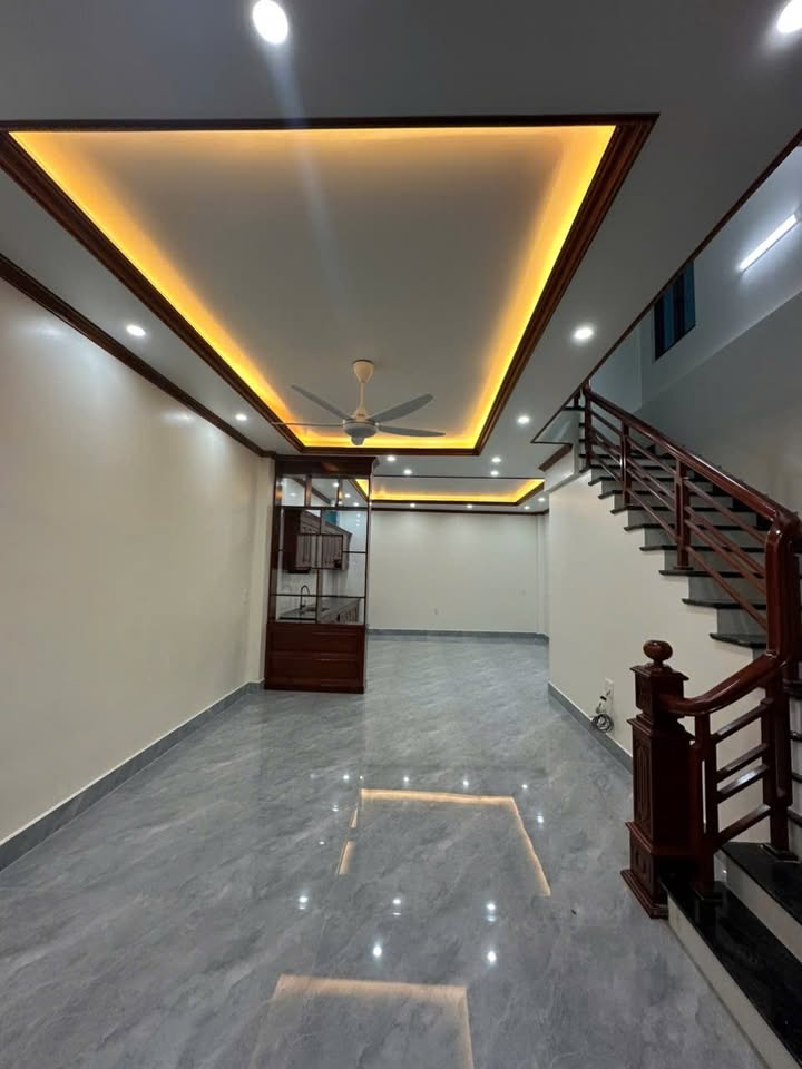 Nhà 3 Tầng Mới Xây Đối Diện Viettel Mai Pha 73m² chỉ 2.7 tỷ - Sẵn sàng vào ở!