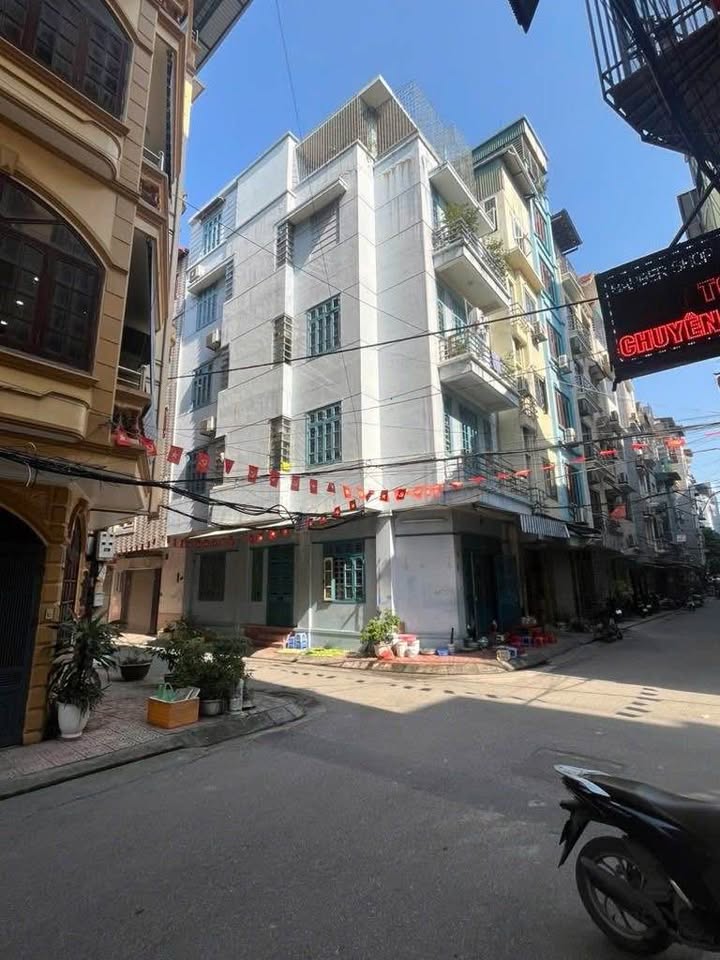 Nhà riêng Hồng Hà, Ba Đình 50m² giá 27.68 tỷ - Căn góc vỉa hè ô tô tránh nhau!