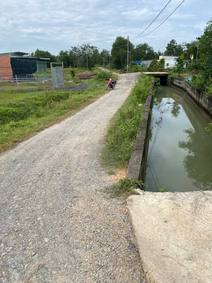 Đất vườn 650m² xã Đức Hòa Thượng - Giá 900 triệu, cách đường Ba Sa Gò Mói 500m