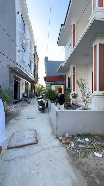 Nhà 3 tầng Hồng Thái 42m² giá 2.05 tỷ - Full nội thất, ô tô vào tận nơi!