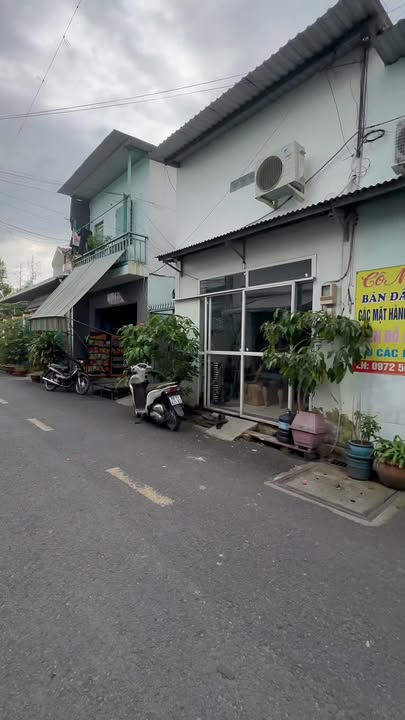 Bán gấp mặt tiền kinh doanh Trung Chánh, Hóc Môn 70m² giá 4.25 tỷ - Cơ hội đầu tư tuyệt vời!