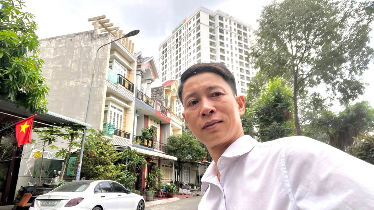 Nhà 2 mặt tiền Dĩ An 136m² giá 9 tỷ - Vị trí vàng gần Vincom!