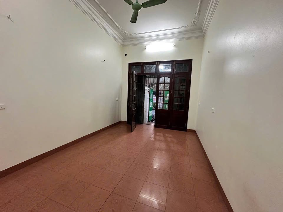 Cho thuê nhà nguyên căn mặt phố Nguyễn Cao Luyện, Long Biên 62m² giá 10 triệu - Vị trí siêu kinh doanh!