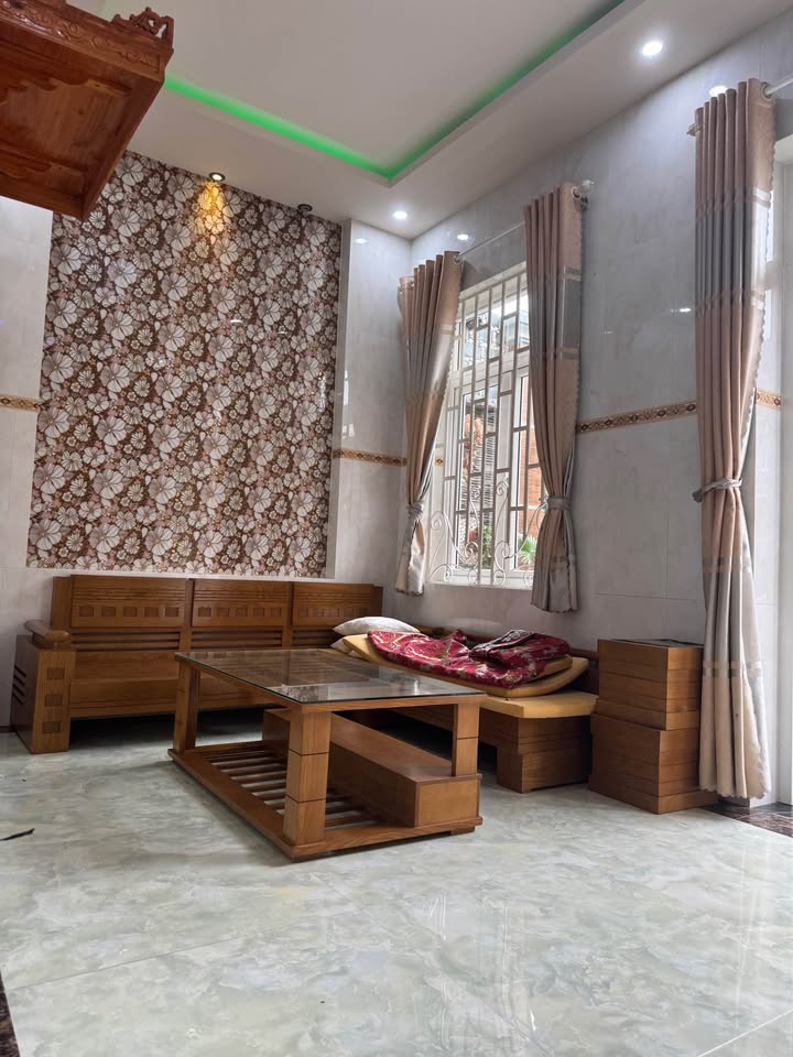 Nhà phố Phan Thiết 100m² giá 2.2 tỷ - Gần bến xe Bắc, sẵn sàng vào ở!