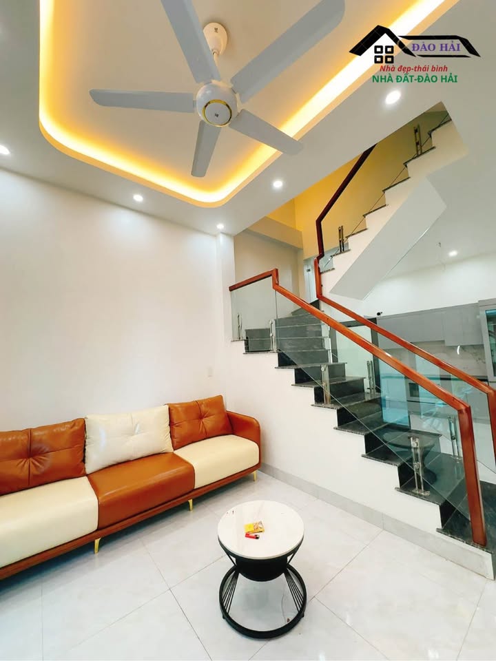 Nhà 3 tầng Trần Lãm, 35m² giá 2.1 tỷ - Vị trí đẹp gần UBND