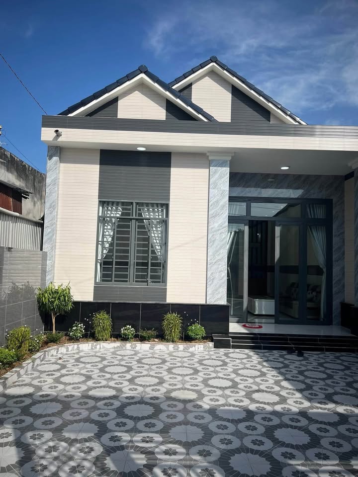 Nhà đẹp Long Hoa Tây Ninh 203m² giá 2.15 tỷ - Sẵn sàng ở ngay!