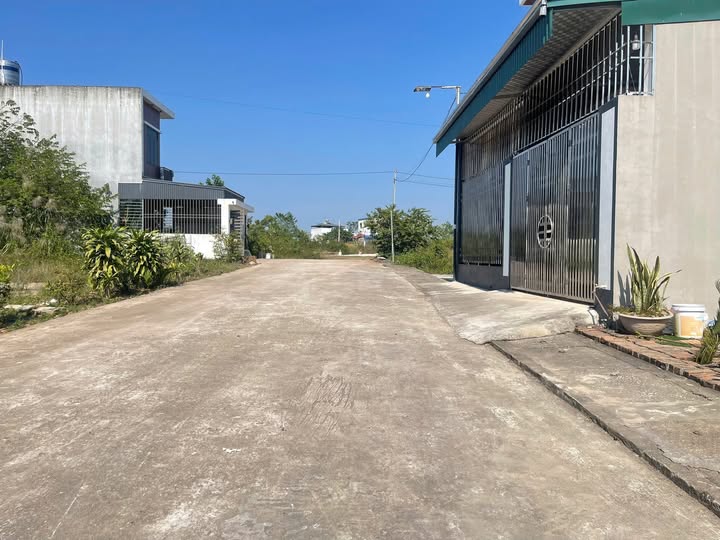 Nhà phố Thái Nguyên 100m² giá 2.7 tỷ - Đường rộng ô tô tránh nhau!