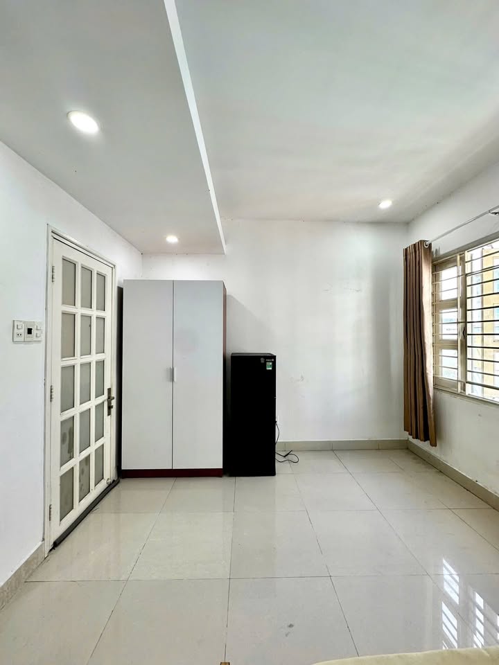 Phòng cho thuê tại Nguyễn Trãi, Quận 1 - Cửa sổ trời rộng rãi, tiện nghi đầy đủ!