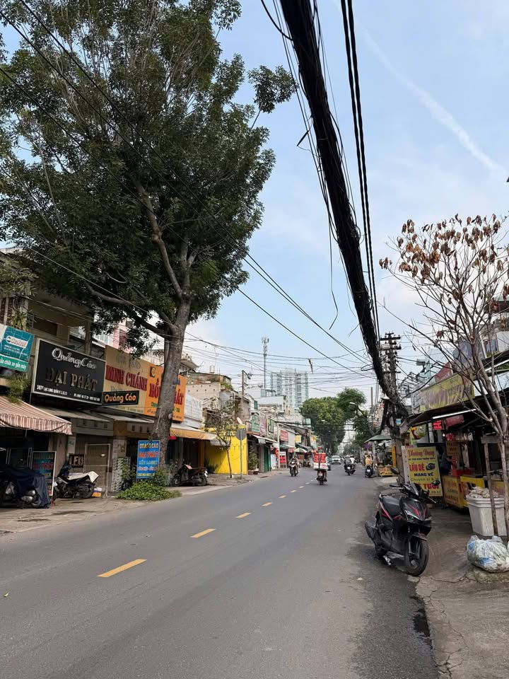 Nhà mặt tiền Lạc Long Quân, Quận 11, 44m² giá 5.98 tỷ - Vị trí kinh doanh sầm uất!