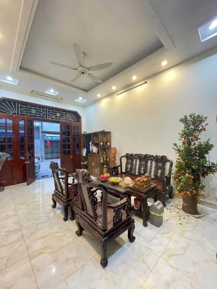 Nhà 3 tầng mặt phố Tống Duy Tân, Ngọc Châu, Hải Dương giá 3 tỷ - Cơ hội đầu tư tuyệt vời!