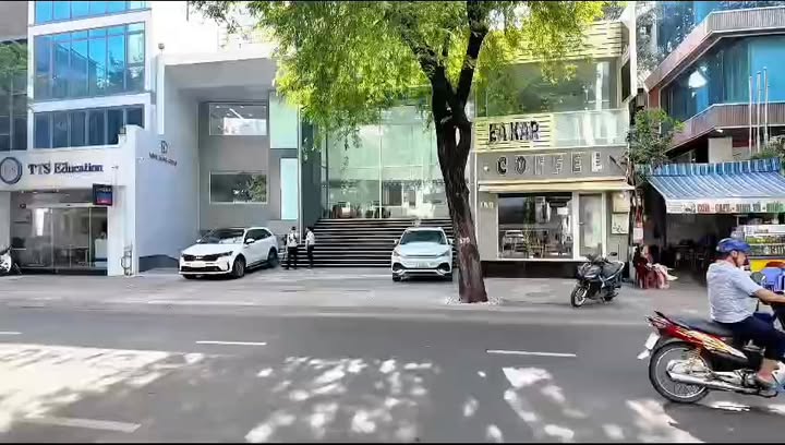 Bán FrontHouse 118 Bùi Thị Xuân, Quận 1 - Diện tích 305m², Giá 360 tỷ - Dòng tiền mạnh, góc 2 mặt tiền!