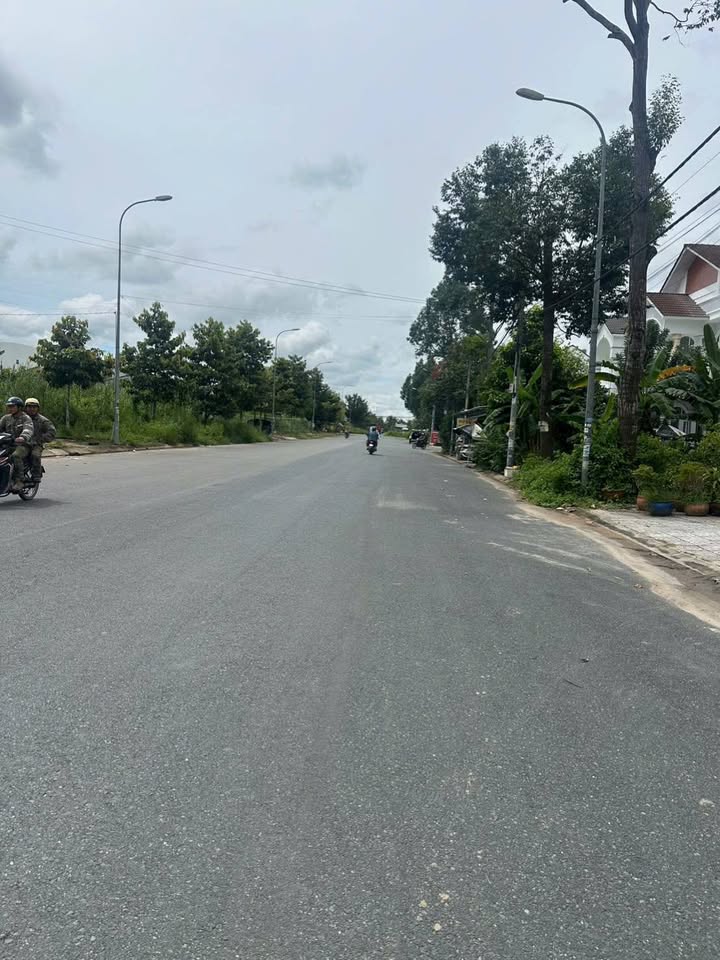 Đất nền biệt thự đường A1 - KDC Long Thịnh, 180m² chỉ 7.8 tỷ - Sổ hồng chính chủ!