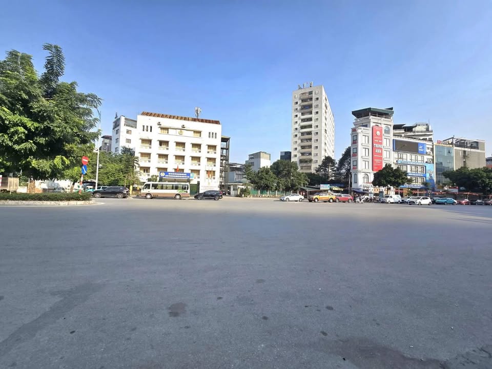 Shophouse mặt phố Nguyễn Văn Huyên 68m² giá 24.5 tỷ - Kinh doanh siêu lợi nhuận!