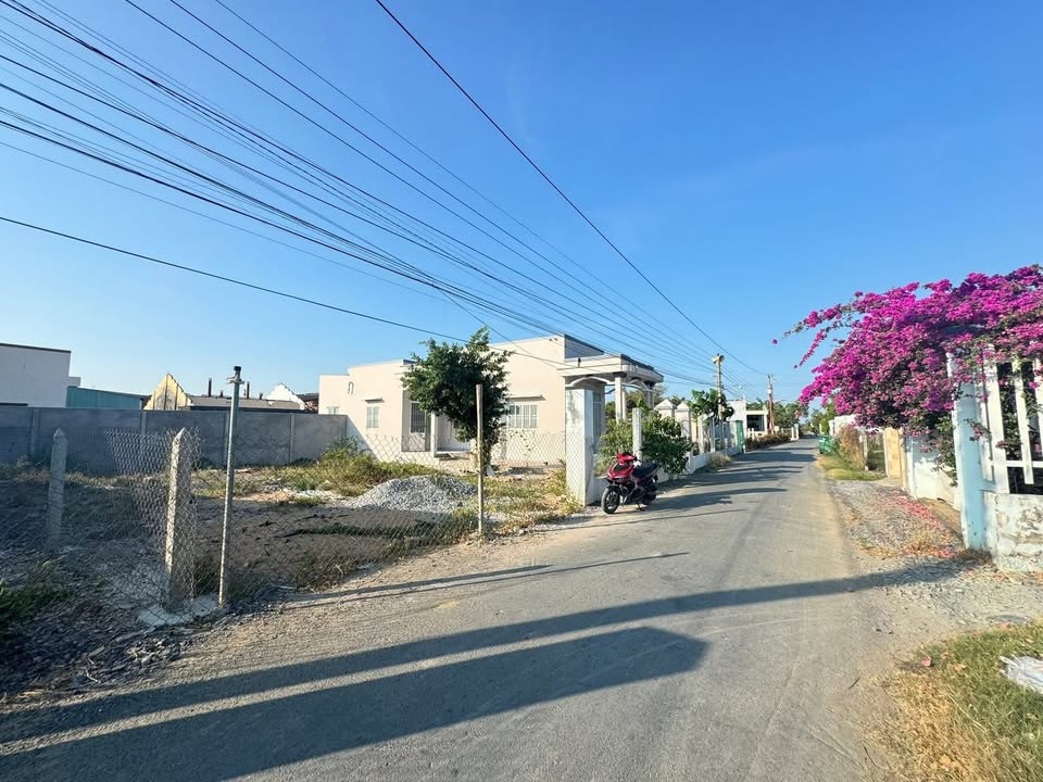 Đất nền mặt tiền đường Nhựa 97B, Gò Công, 97m² chỉ 570 triệu - Cơ hội đầu tư hấp dẫn!