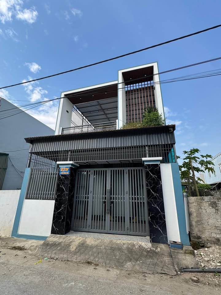 Nhà 2 tầng Quảng Tiến Sầm Sơn 100m² giá 2 tỷ - Thiết kế hiện đại, chính chủ bán!