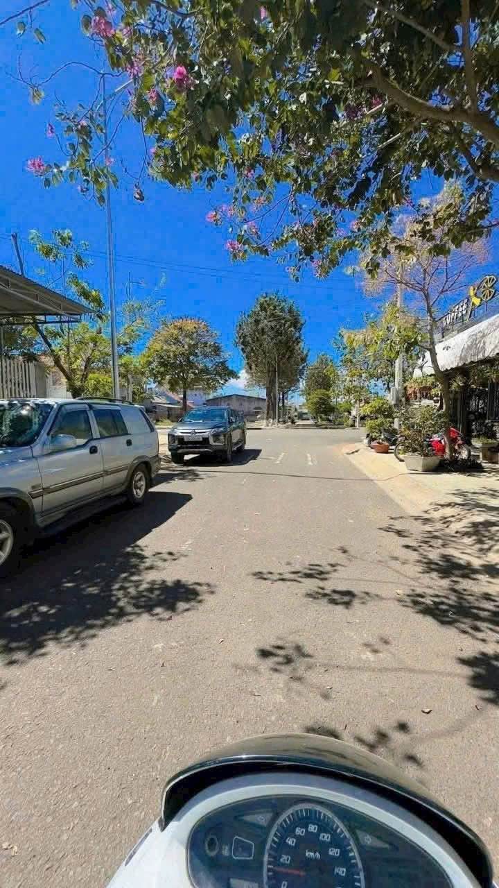 Nhà cấp 4 đẹp đường Lô 90, Thị Trấn Liên Nghĩa, 136.5m² giá 4.5 tỷ - An ninh, thuận tiện kinh doanh!