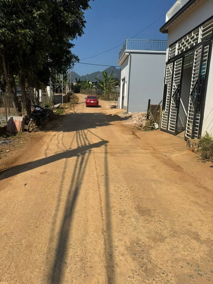 Bán lô đất thổ cư 136m² tại Bản Búa, Mộc Châu - Vị trí đẹp, tiện ích đầy đủ!