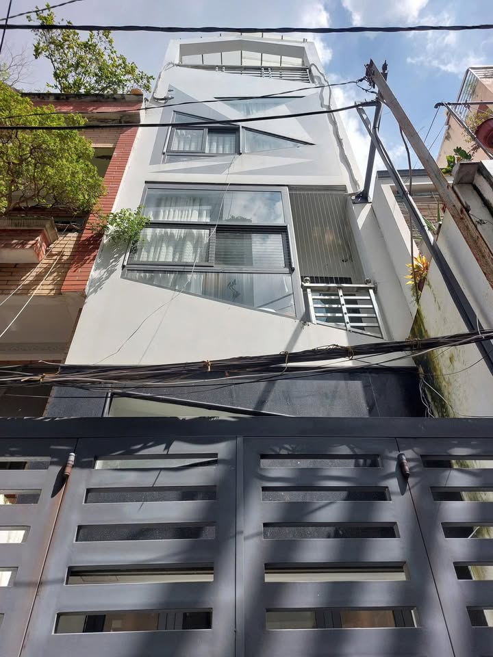 Nhà phố mặt tiền Hai Bà Trưng, Quận 1, 54m² - Đối diện nhà thờ Tân Định, thu nhập 700 triệu/năm!