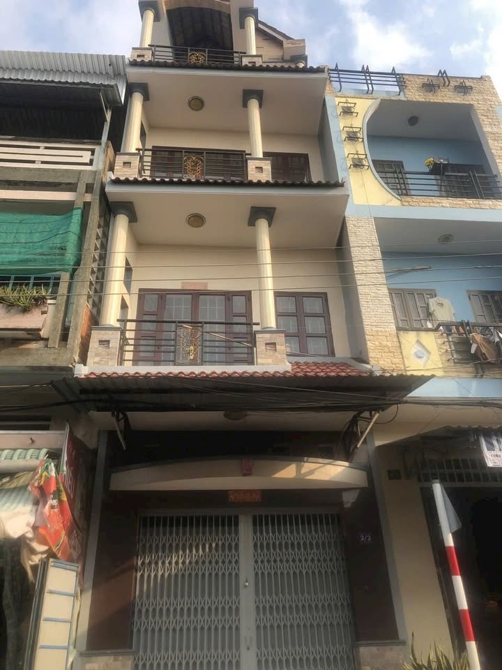 Nhà lầu 3 tầng Khu phố 2, Thị trấn Thủ Thừa giá 4.15 tỷ - Sổ đỏ chính chủ!