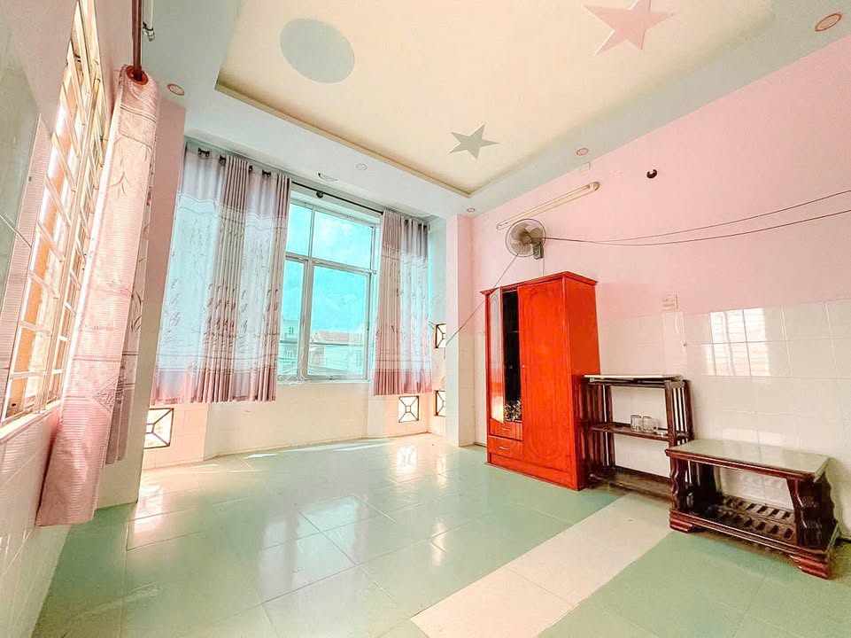 Nhà cấp 2 mặt tiền Hoàng Văn Thụ, Đức Thắng, 45m² giá 2.6 tỷ - An ninh và tiện nghi!