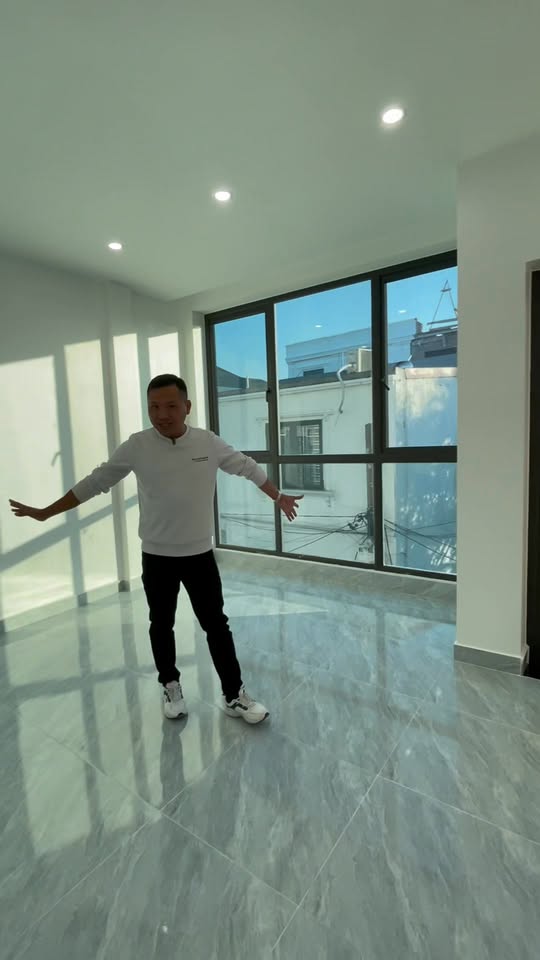 Nhà Đẹp Hồng Thái - 60m² giá 2.35 tỷ - Gần chợ và trường học!