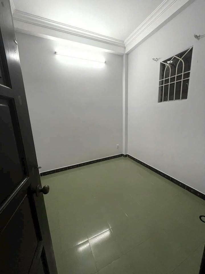 Phòng trọ cho thuê tại 33 Nguyễn Công Trứ, Bình Thạnh - View cửa sổ cực chill!