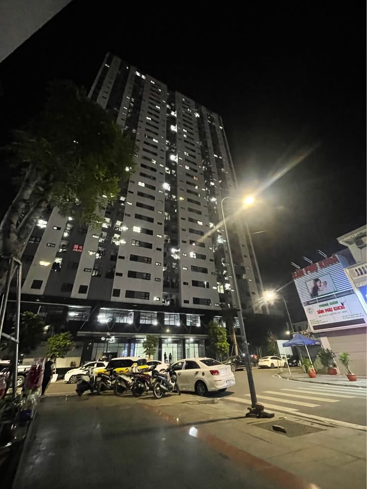 Nhà lô góc mặt đường Đông Khê 43m² giá 2.8 tỷ - Sổ hồng chính chủ!