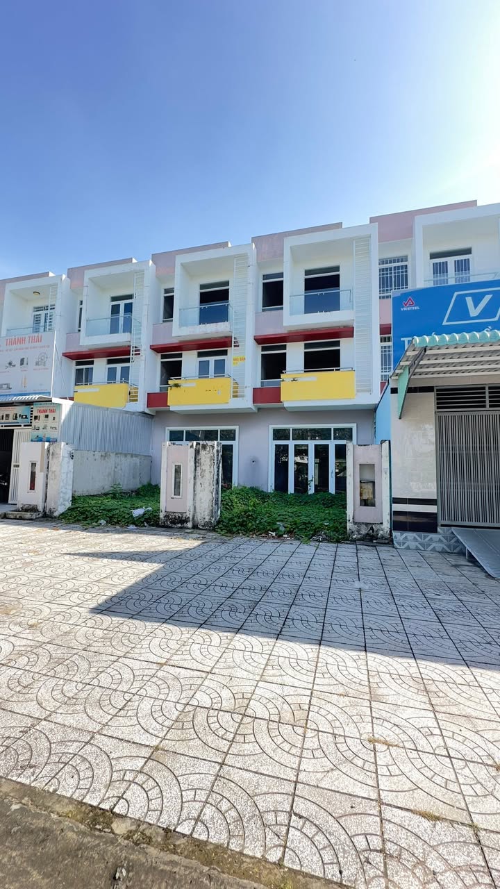 Nhà mặt tiền đường 3 tháng 2, Rạch Giá 300m² giá 10 tỷ - Đầu tư sinh lời hấp dẫn!