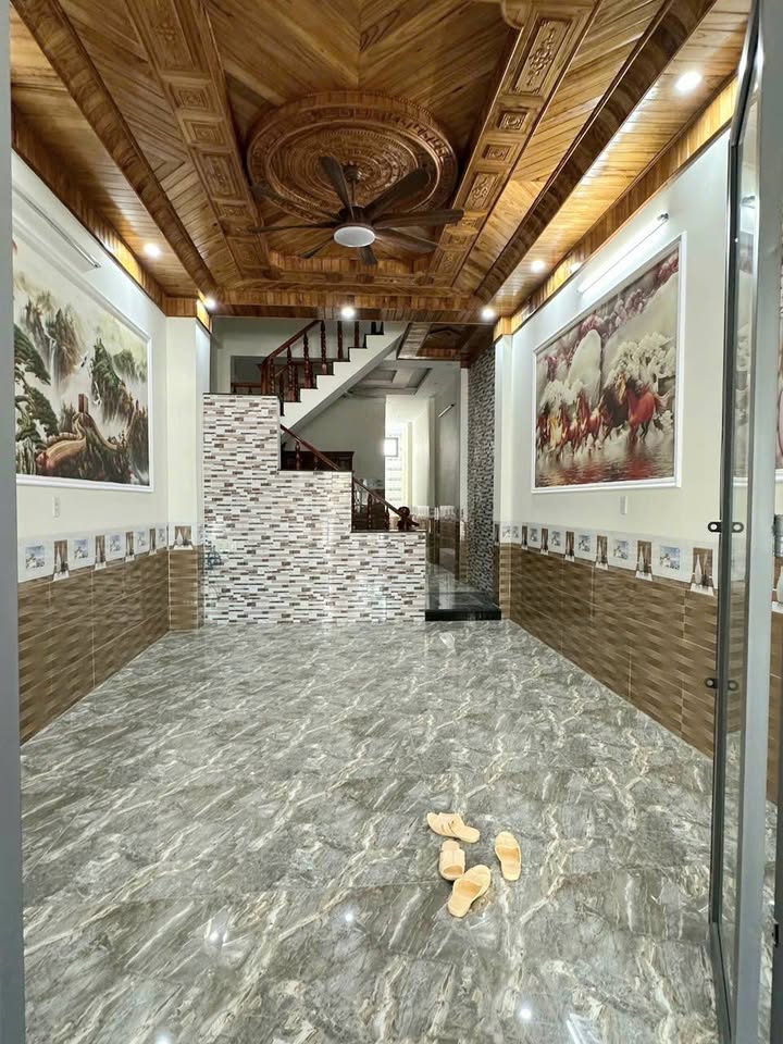 Nhà cho thuê KDC Lê Phong Tân Bình Dĩ An 6PN giá chỉ 9 triệu - Thích hợp làm văn phòng và bán hàng online!