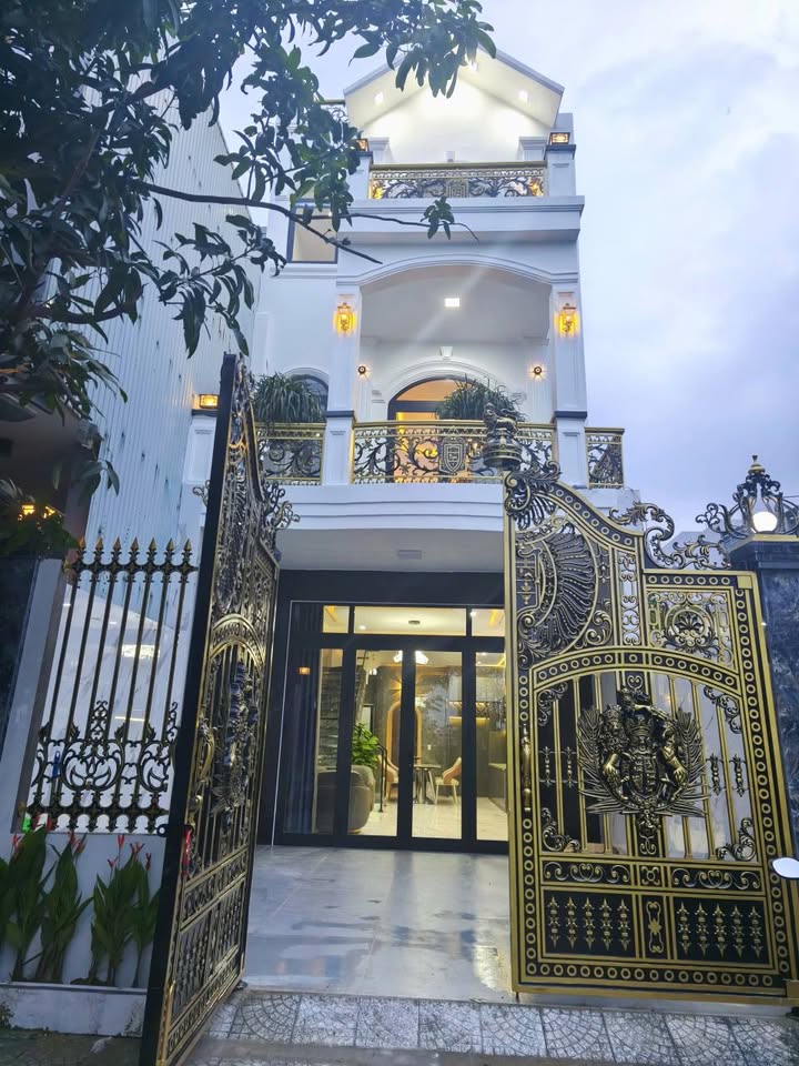 Nhà 3 tầng Trần Nam Trung, Đà Nẵng 100m² giá 6.99 tỷ - Full nội thất sang trọng!