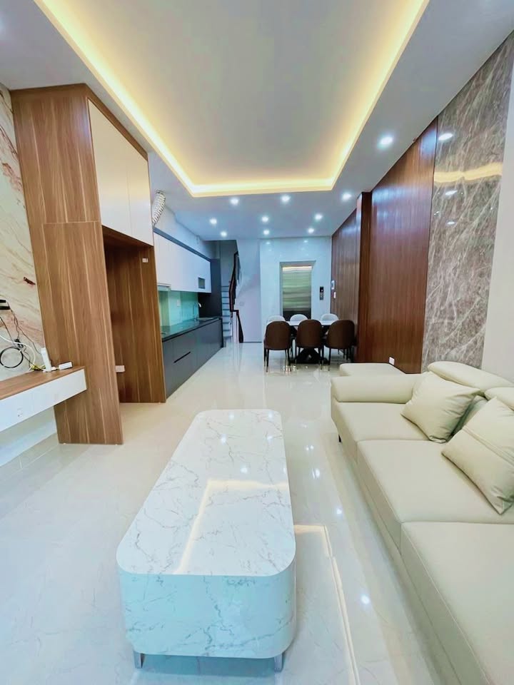 Nhà phố Ngọc Thụy Long Biên 41m² giá 11 tỷ - Ô tô vào tận nhà, thang máy hiện đại!