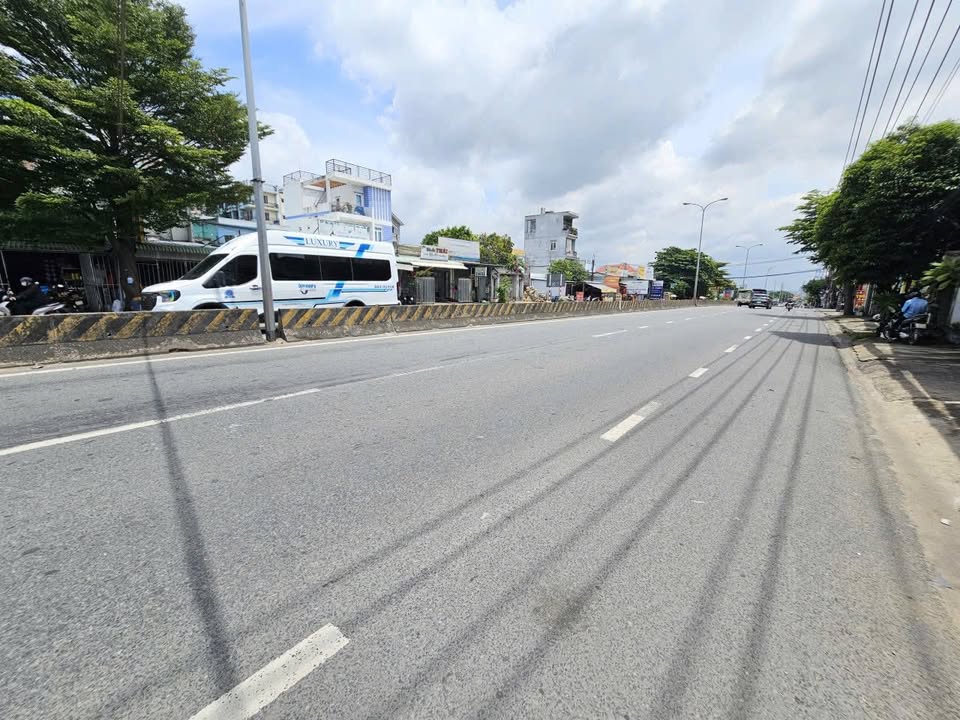 Nhà mặt tiền Quốc Lộ 1K, Dĩ An 234m² giá 10.5 tỷ - Kinh doanh sầm uất!