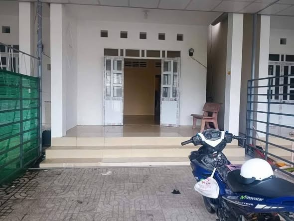 Nhà cho thuê mặt tiền đường Cách Mạng Tháng 8, Phú Quốc - Giá 4 triệu/tháng, 2 phòng ngủ