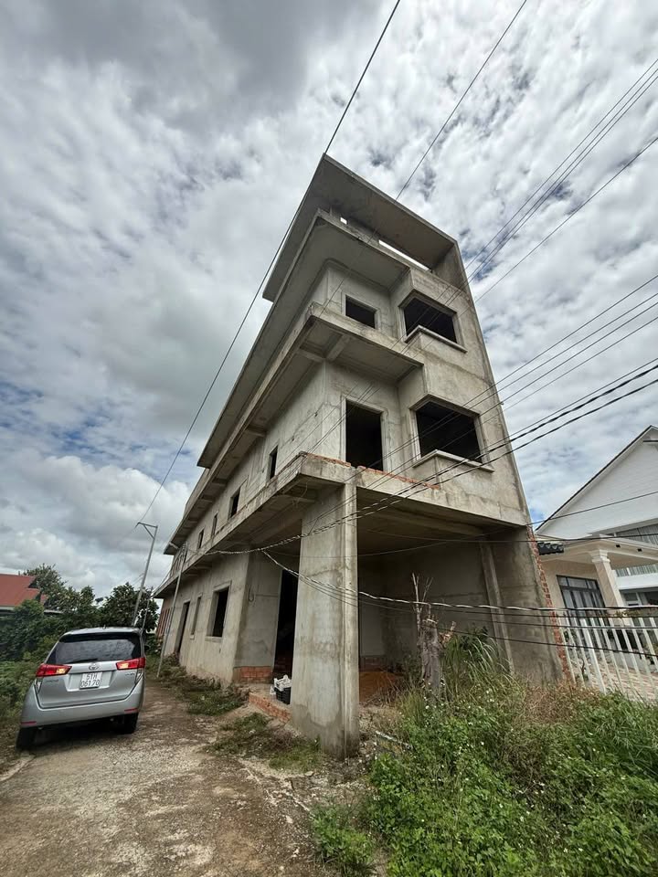 Nhà 4 tầng mặt tiền Lý Thái Tổ, Bảo Lộc 286m² giá 3.8 tỷ - Cơ hội đầu tư tuyệt vời!