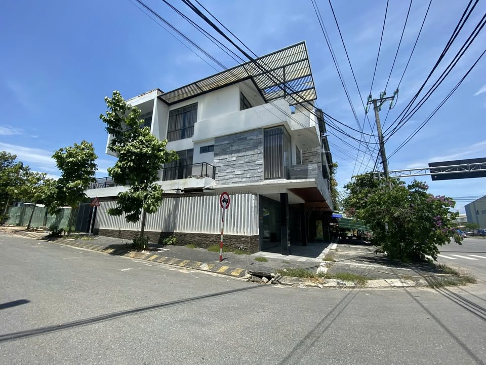 Biệt thự cho thuê 2 mặt tiền khu Thọ Quang, Sơn Trà - Đầy đủ nội thất chỉ 18 triệu/tháng!