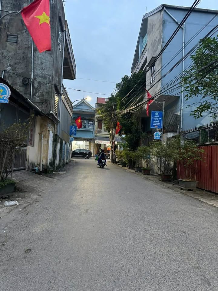 Nhà 2 tầng mặt đường Nguyễn Khuyến, Vinh 66,6m² giá 4,5 tỷ - Thiết kế hiện đại, sẵn sàng ở!